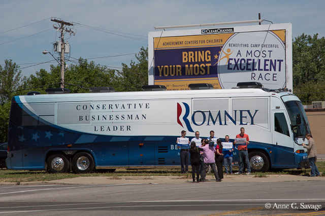 Romney campaign bus stop in Mount Pleasant, Michigan draws several